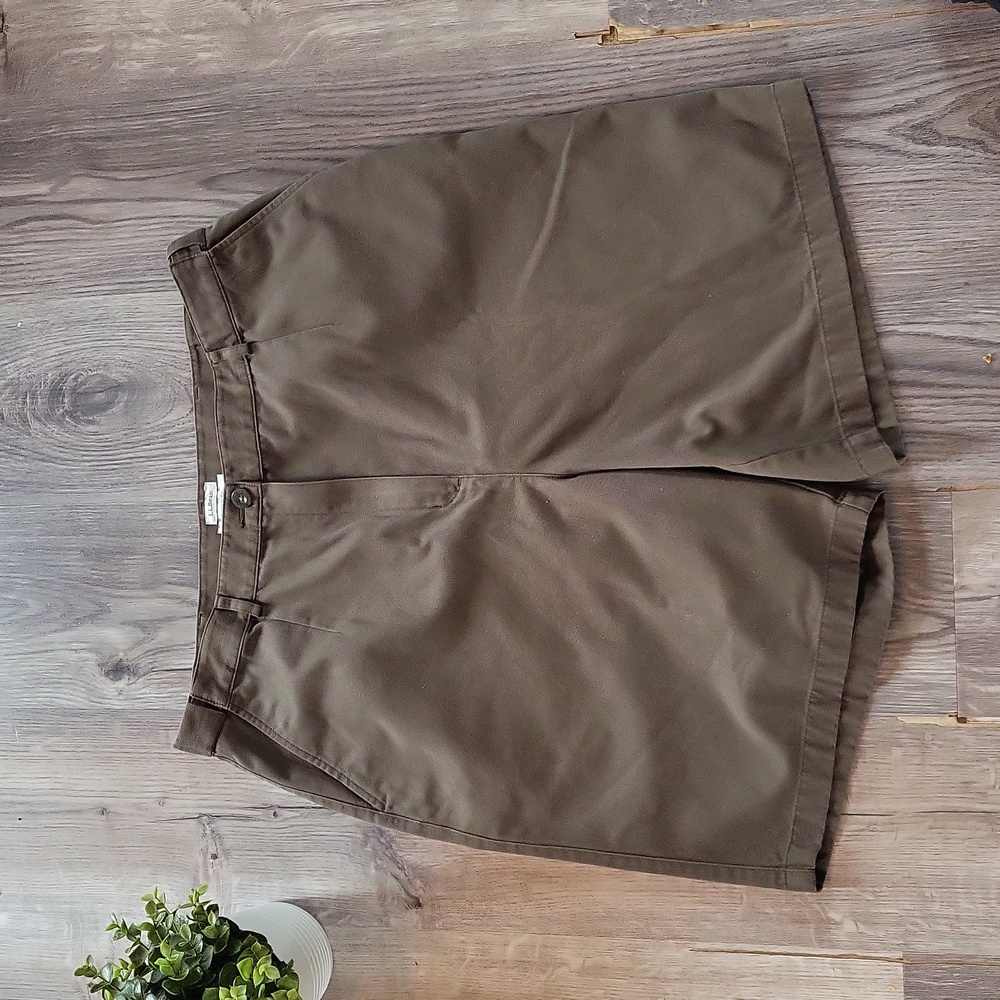 L.L. Bean l shorts l army green l summer l cotton l Size 18 inch waist